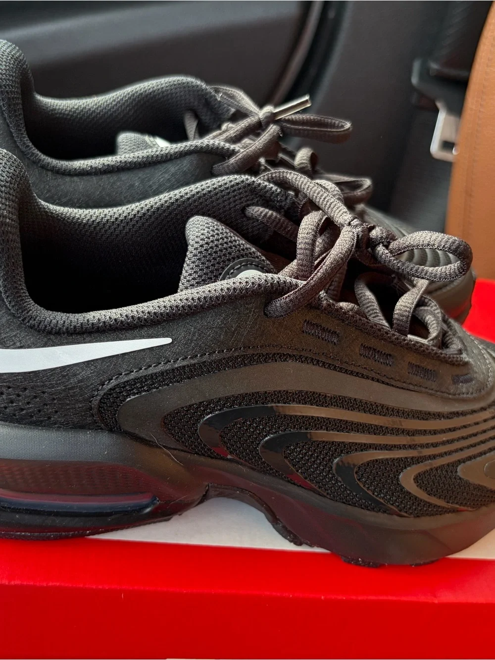 Nike Men’s Black and White Low-Top Sneakers